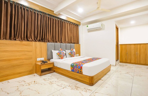Gandhinagar Hotel | Fabhotel Raj Villa