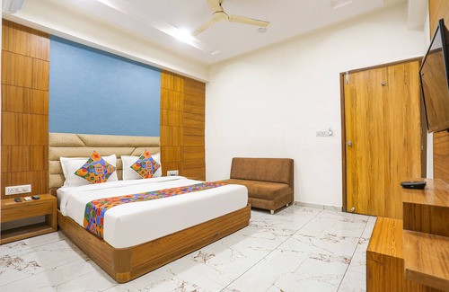 Gandhinagar Hotel | Fabhotel Raj Villa