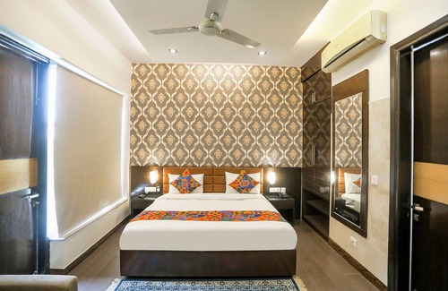DLF Phase 3 Hotel | FabHotel Rivlet Residency