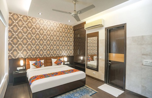 DLF Phase 3 Hotel | FabHotel Rivlet Residency