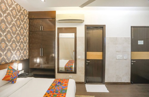 DLF Phase 3 Hotel | FabHotel Rivlet Residency