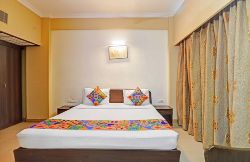 Koyambedu Hotel | Fabhotel The Royal Plaza