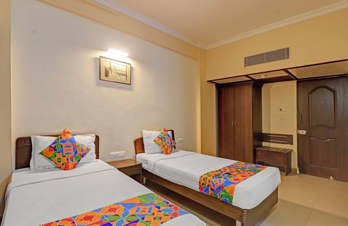 Koyambedu Hotel | Fabhotel The Royal Plaza
