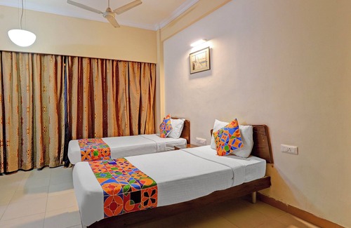 Koyambedu Hotel | Fabhotel The Royal Plaza