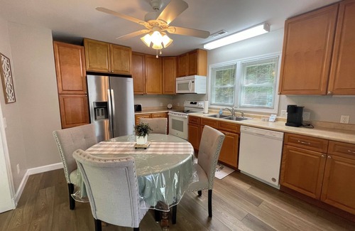 Mountain City House | Fabulous 2-bedroom house next to beautiful creek in Mtn City/Laurel Bloomery