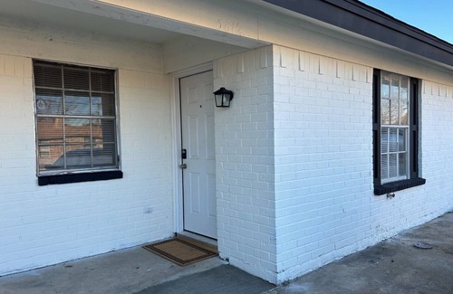 South Arlington Condo | Fabulous 2-bedroom condo in Arlington with WiFi access