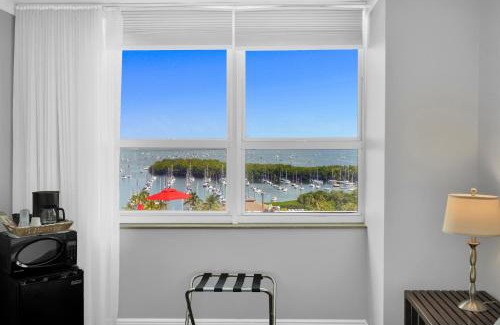 Coconut Grove Apartment | Fabulous 2 bedroom in Heart of Grove
