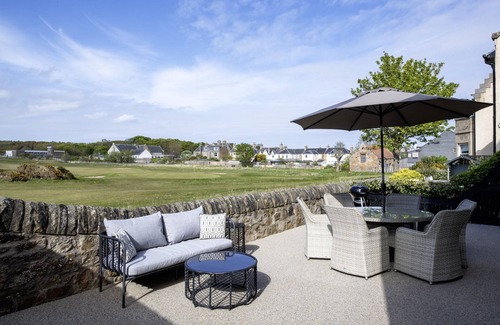Leven Cottage | Fabulous 3 bedroomed apartment in the heart of Elie