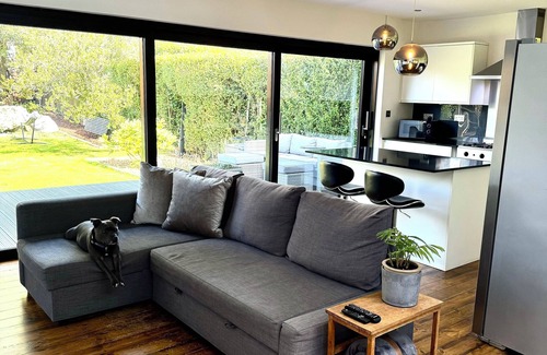 Hatfield House | Fabulous 4 bed Art Deco Home near St Albans · Large Garden · Parking · Wi-Fi.