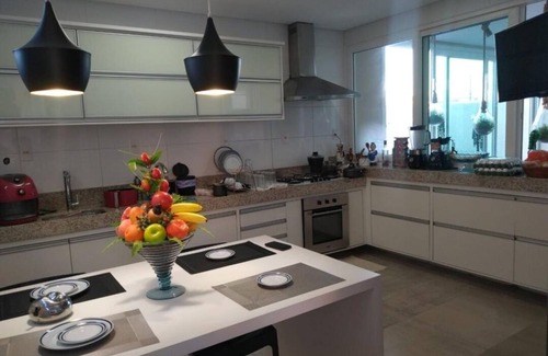 Atalaia House | Fabulous 5-bedroom house with pool in gated community on Aruana beach.