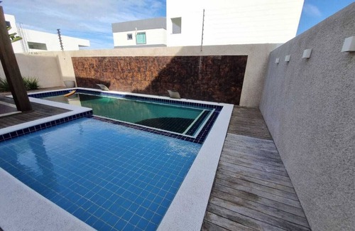 Atalaia House | Fabulous 5-bedroom house with pool in gated community on Aruana beach.