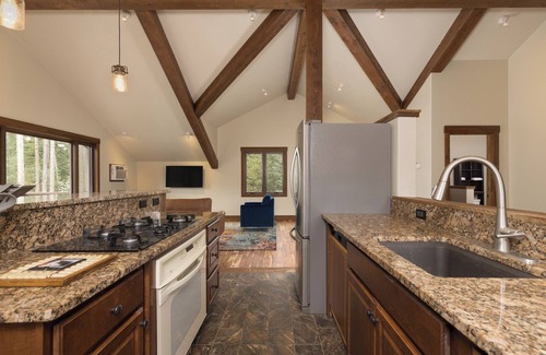 Gallatin Gateway House | Fabulous 6-bedroom house with WiFi in Big Sky
