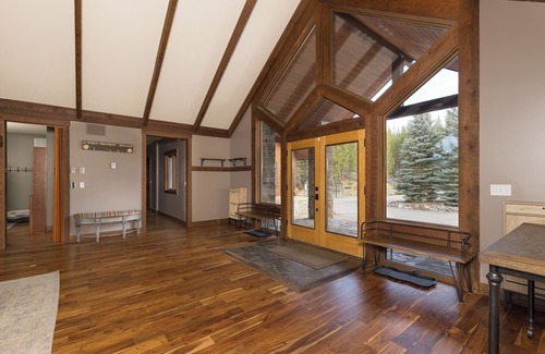 Gallatin Gateway House | Fabulous 6-bedroom house with WiFi in Big Sky