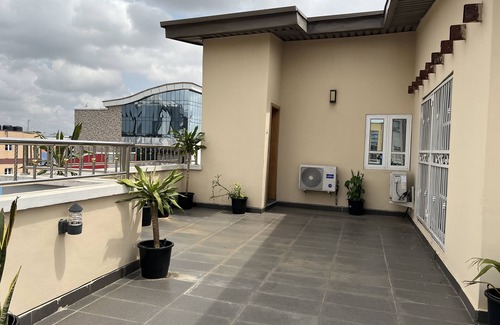 Opebi Apartment | Fabulous and Spacious Penthouse with Gym & Swimming Pool in a serene area Oregun