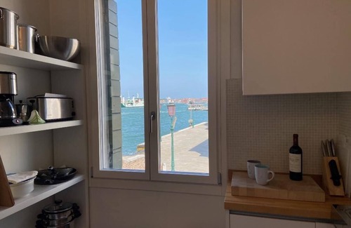 Molina Apartment | FABULOUS CANAL VIEWS, CONTEMPORARY DESIGNER APARTMENT IN VENICE 2 BEDS, 2 BATHS