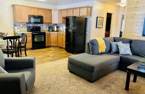 Duck Creek Village Condo | Fabulous Find/CozyCondo Nestled in the Pines/Fishn'/Hikin'/Central/Bryce/ZionGem