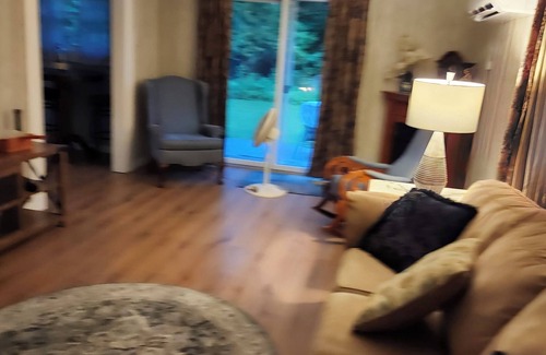 Gypsum House | Fabulous House with AC in Charming Castalia