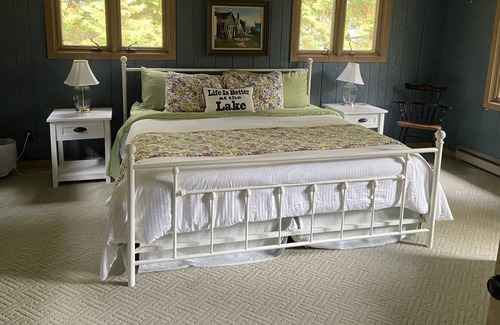 Baileys Harbor Cabin | Fabulous Log Cabin on Kangaroo Lake in Door County, Wisconsin