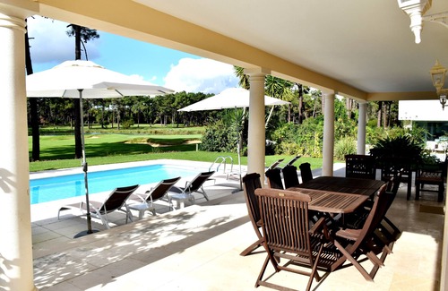 Charneca de Caparica e Sobreda Villa | Fabulous luxurious Villa with stunning fairway and lake views