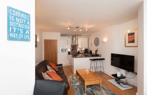 West Looe House | Fabulous modern apartment with sensational views.