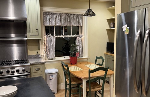 West Dover House | Fabulous Mountain Top Retreat - 10 minutes from mount snow!