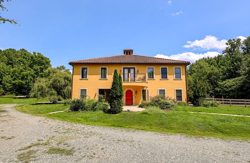 New Hill Villa | Fabulous Six Bedroom Jordan Lake Tuscan Villa.