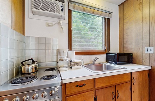 Alton Bay House | Fabulous studio suite just a few steps from the water w/WiFi, bay views