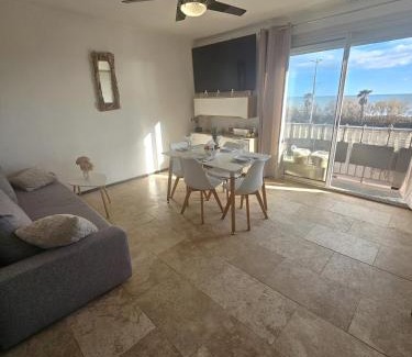 Portiragnes-Plage Apartment | Face à la mer appartement vue mer Portiragnes plage proche Cap d'agde Vias Valras-plage Méditérranée