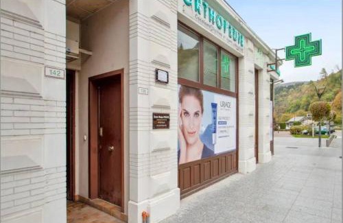 Uriage-les-Bains Apartment | Face aux Thermes: lit double, terrasse, wifi