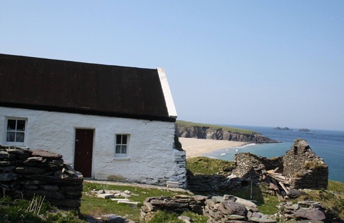 Dingle Ski Chalet | Fairfield Holiday Home (No.13)