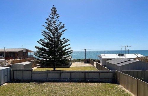 Falcon House | Falcon Beach cottage with ocean views