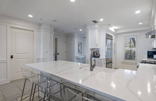 Gulf District Condo | Fall Availability! Beachside #17 - Gulf Views - Steps to Beach Club! Balcony Views! 4 Bikes!