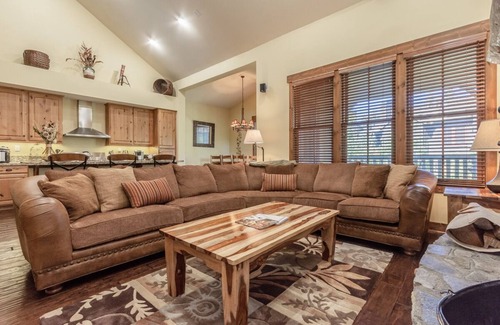 Mammoth Lakes House | Fall Availability! Townhome on the Shuttle Route with Shared Hot Tub and Mountain Views!