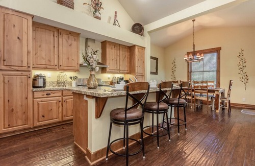 Mammoth Lakes House | Fall Availability! Townhome on the Shuttle Route with Shared Hot Tub and Mountain Views!