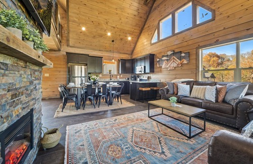Sevierville Cabin | Fall Colors Retreat Pool, Tub, Games & Pets OK