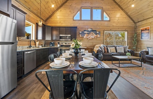 Sevierville Cabin | Fall Colors Retreat Pool, Tub, Games & Pets OK