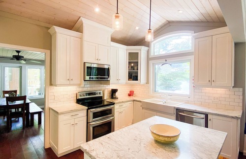 Novar Cottage | Fall Colours, Sunsets, Sandy Beach, Dog OK, Outdoor Dining, Fireplace, Firepit