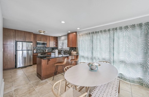 Gulf Pines House | Fall Dates Available! Gulf View! Steps from the Sand! 3 Adult Bikes!