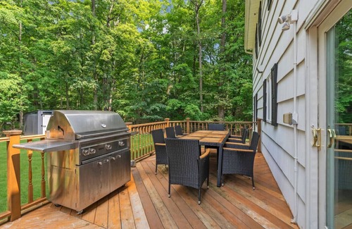 Airmont Apartment | Fall Family Oasis | Fireplace, Theater, and Games