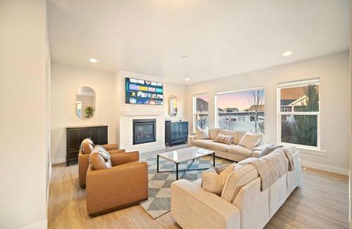 Orem House | Fall Family Retreat with Custom Sauna Theatre Lux MTN Spa Pool and Poker tables Stocked Kitchen and MORE
