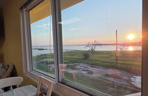 Dickinson House | Fall Fishing Getaway in San Leon- Don’t Miss Out! Waterfront Pier w/Boat Slip🎣