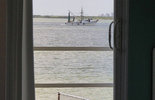 Dickinson House | Fall Fishing Getaway in San Leon- Don’t Miss Out! Waterfront Pier w/Boat Slip🎣