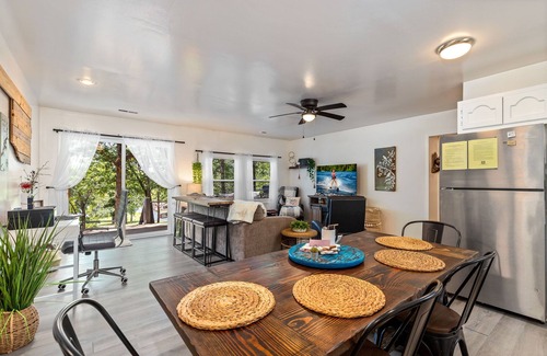 Dennis Cottage | Fall Foliage Lake Retreat – 6th Night FREE!