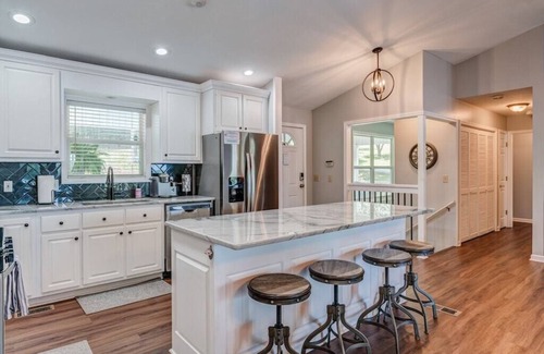 Blairsville House | Fall Foliage Retreat | Lakefront Cabin w/Hot Tub, Pool Table, Fire Pit