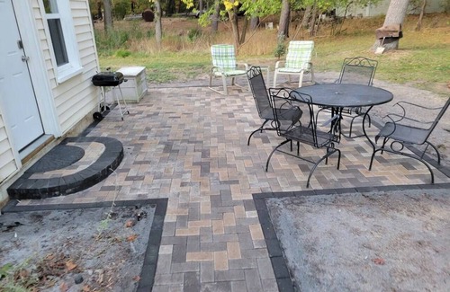 Tawas City House | 🍂Fall Getaway🍂 Enjoy Fall's Splendor, Walk to Tawas Point | Fireplace