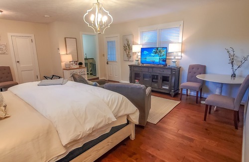 West Jefferson Cabin | Fall in Love Again at Walnut Hill Cottage This Sept in the Carolina Mountains