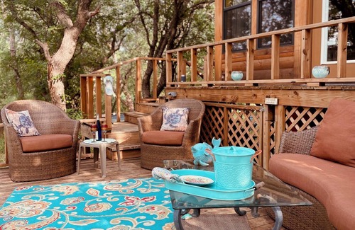 Graham Cabin | Fall is here! Book your Brazos getaway soon and enjoy the peace of autumn.