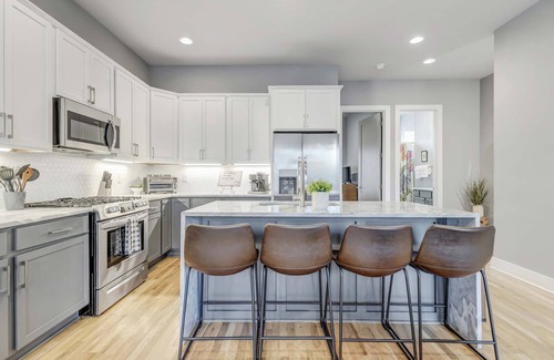 Haynes Area House | Fall rooftop deck, game room, fire pit, skyline views near Broadway