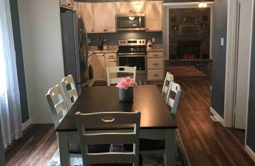 Mill Run House | Fall Spectacular {2 miles to Ohiopyle} HOT TUB