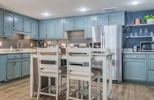Trenton House | Fall Vibes - Hot Tub & Fire Place - Mountain Views - Minutes to Chattanooga
